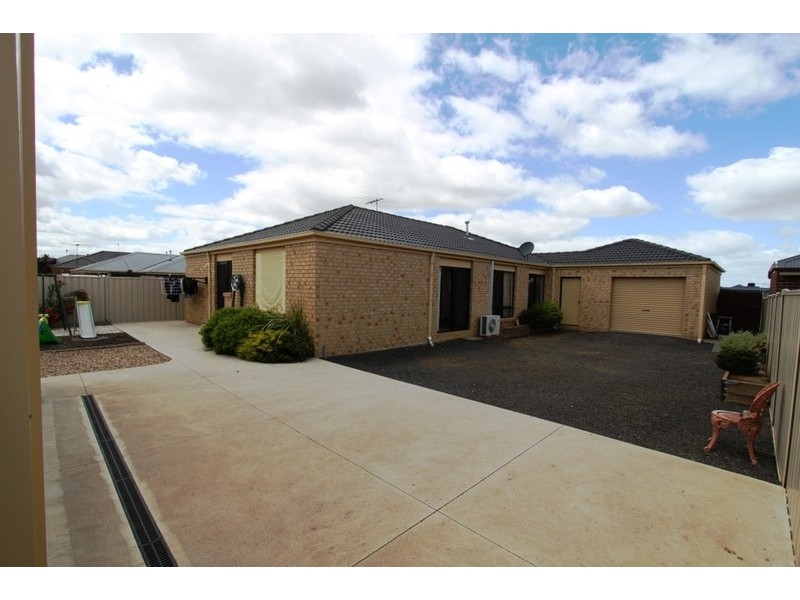 48 Meadow Glen Drive, Melton West VIC 3337
