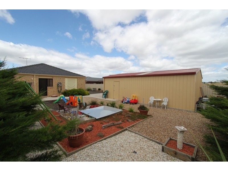 48 Meadow Glen Drive, Melton West VIC 3337