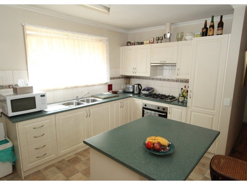 24 Rathdowne Circuit, Melton West VIC 3337