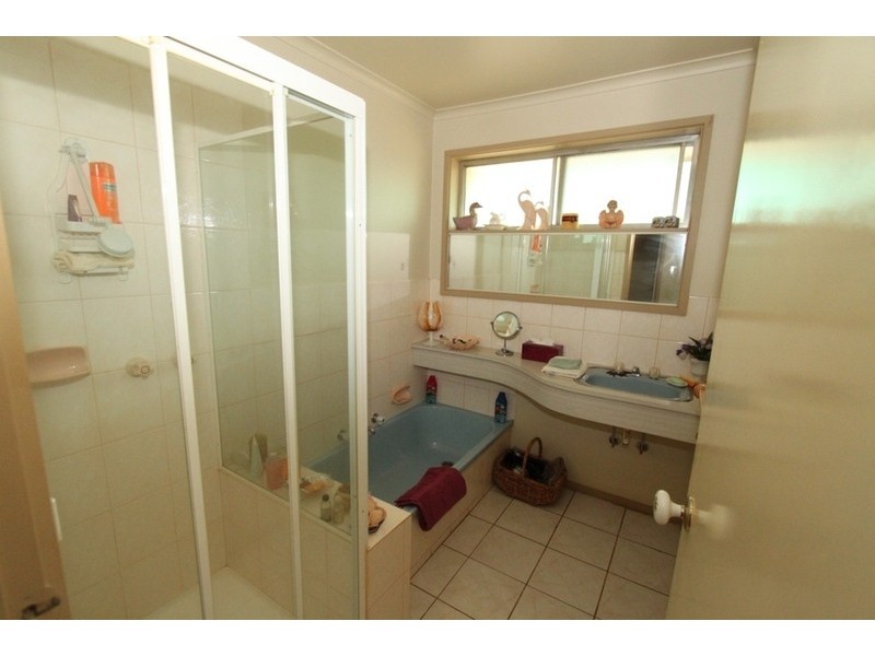 24 Rathdowne Circuit, Melton West VIC 3337