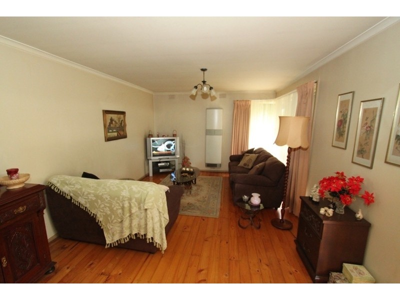 24 Rathdowne Circuit, Melton West VIC 3337