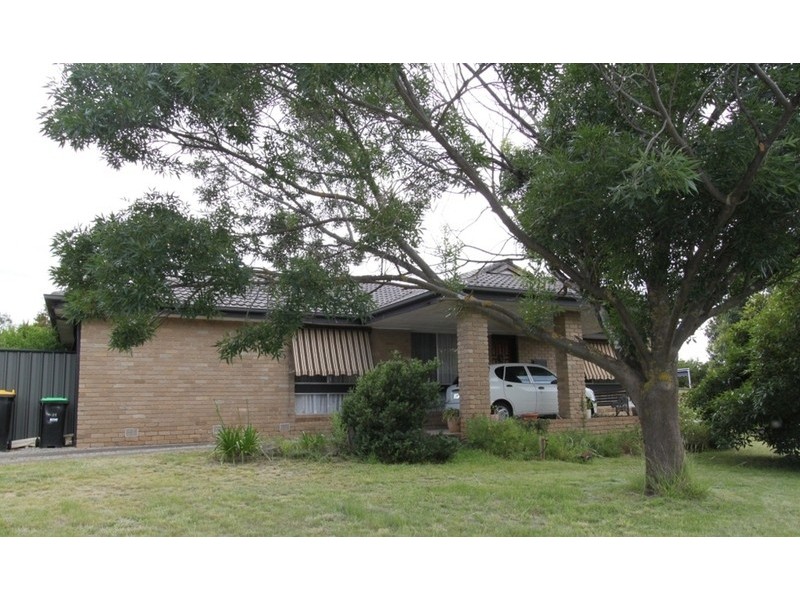 24 Rathdowne Circuit, Melton West VIC 3337