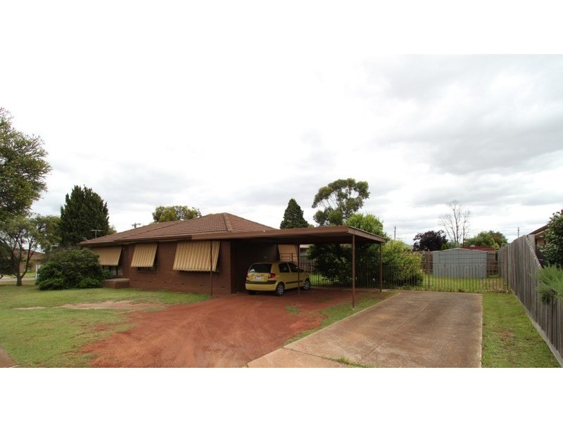 7 Hume Avenue, Melton South VIC 3338