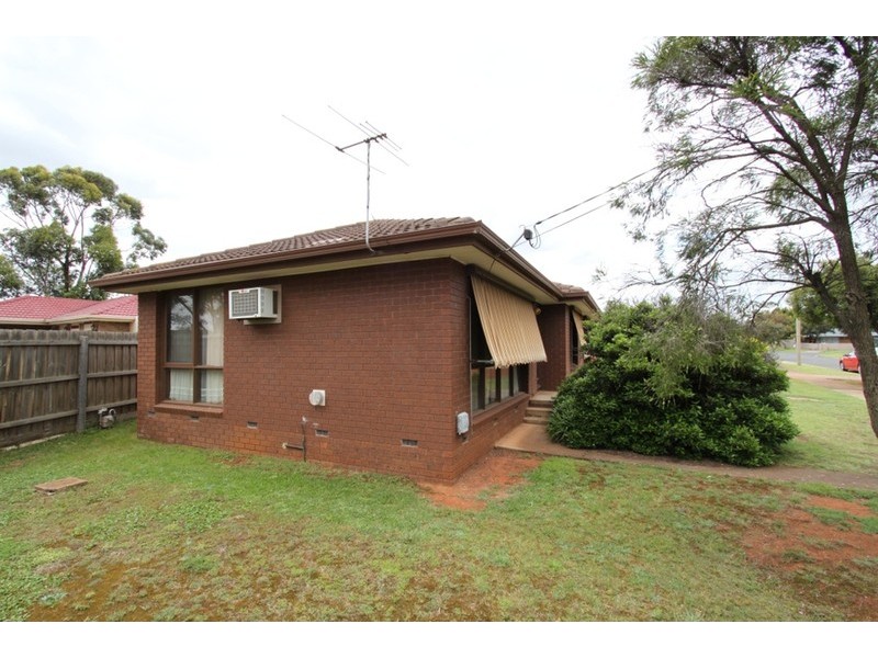 7 Hume Avenue, Melton South VIC 3338