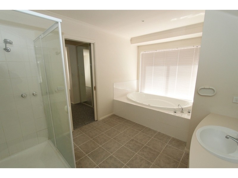 17 Westlake Drive, Melton West VIC 3337