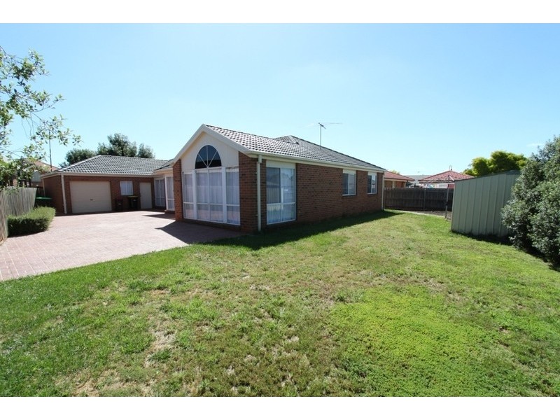 17 Westlake Drive, Melton West VIC 3337