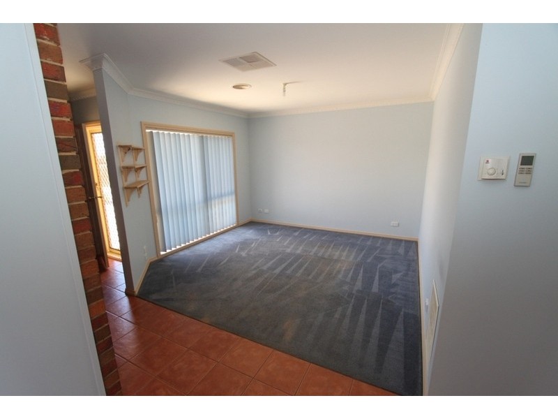 2/7 Belinda Close, Melton VIC 3337