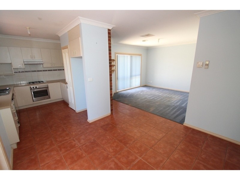 2/7 Belinda Close, Melton VIC 3337