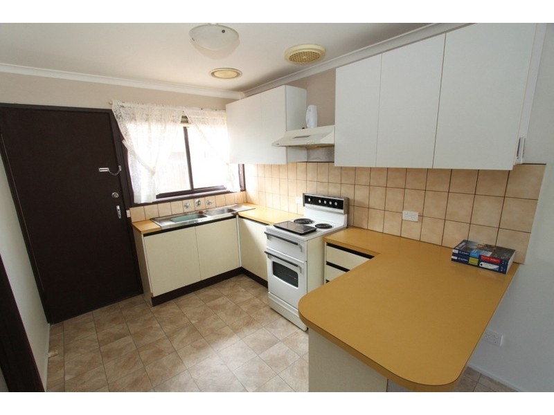 4/7 Raymond Street, Melton South VIC 3338