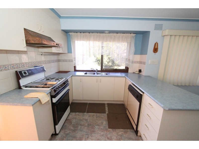 2 Fairbank Place, Melton West VIC 3337