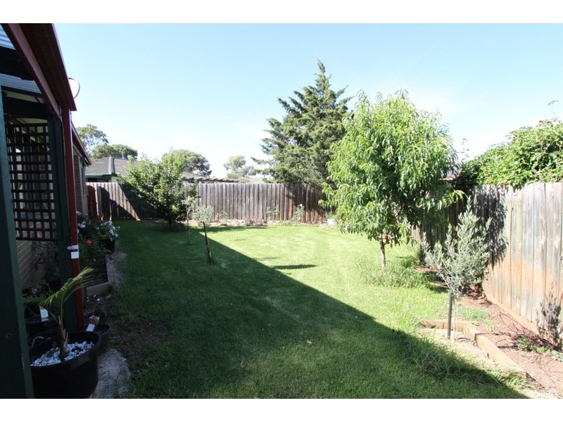 2 Fairbank Place, Melton West VIC 3337