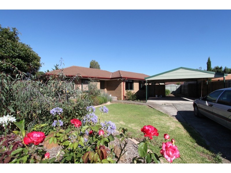 2 Fairbank Place, Melton West VIC 3337