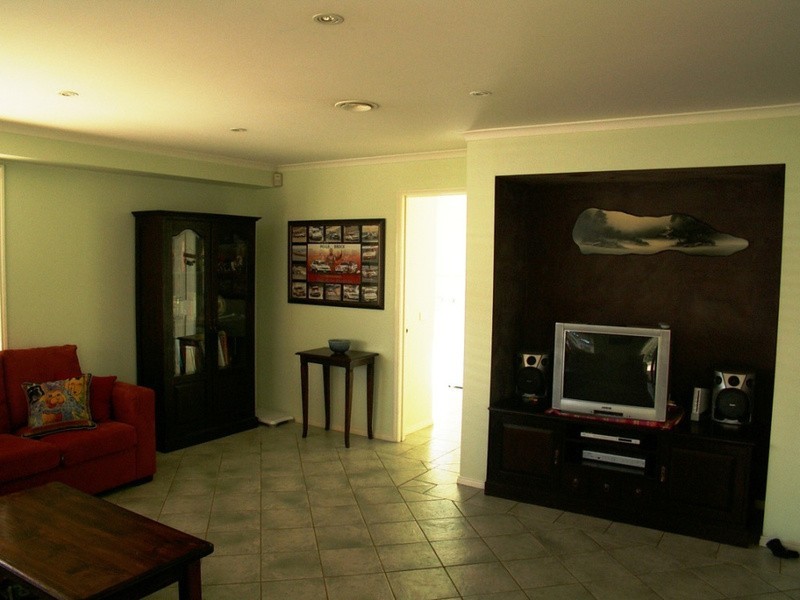 2 Parkway Place, Melton West VIC 3337