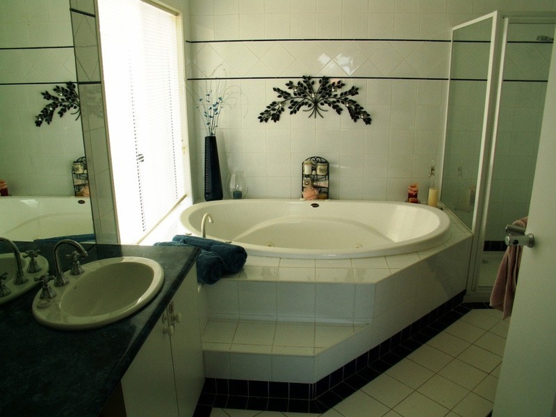 2 Parkway Place, Melton West VIC 3337