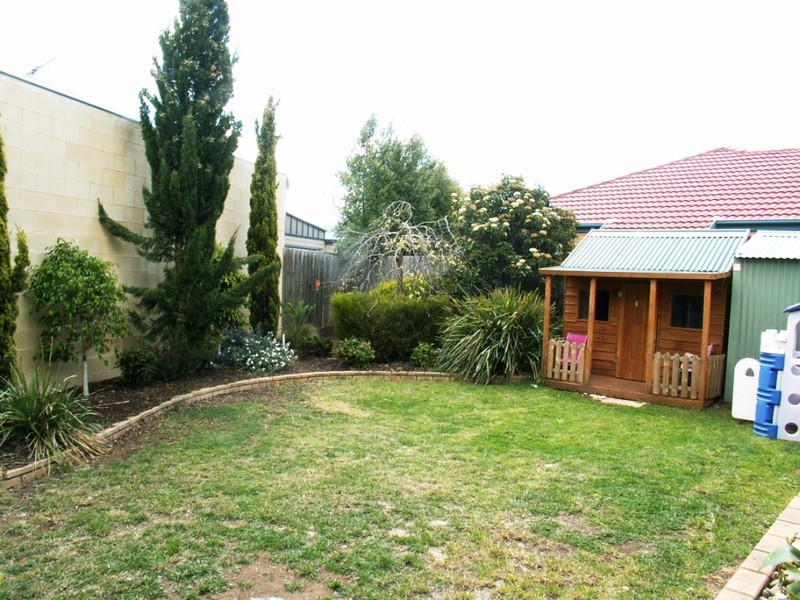 2 Parkway Place, Melton West VIC 3337