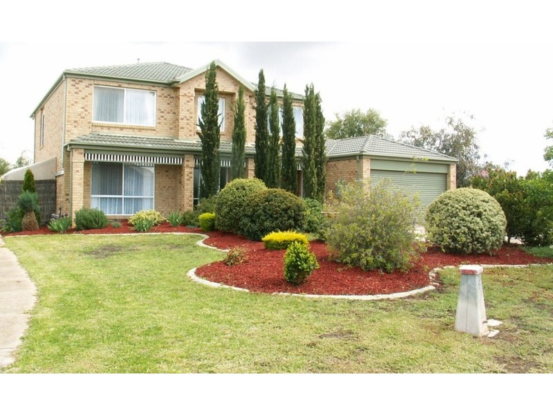 2 Parkway Place, Melton West VIC 3337