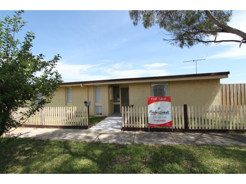 1 Berkley Place, Melton West VIC 3337