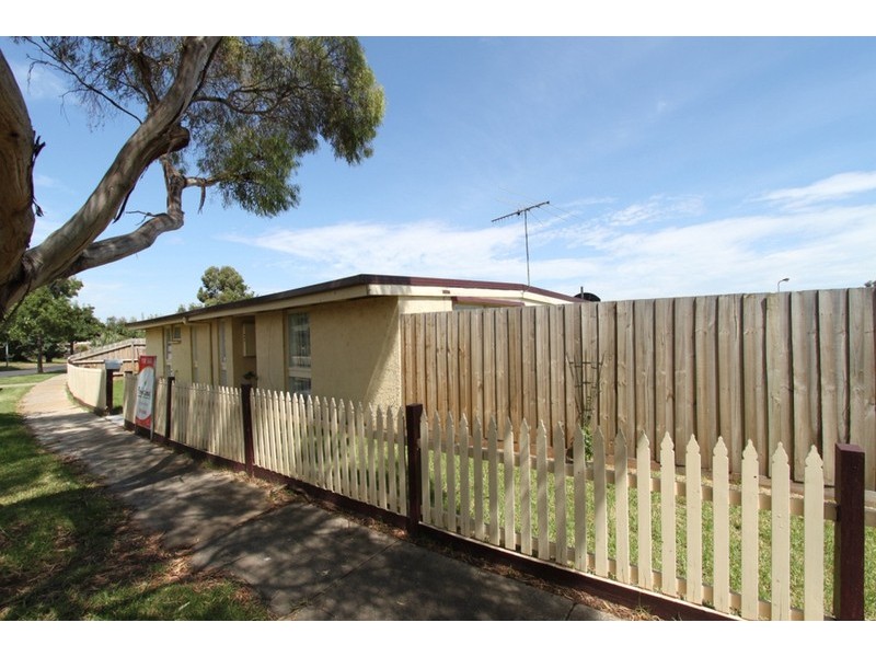 1 Berkley Place, Melton West VIC 3337