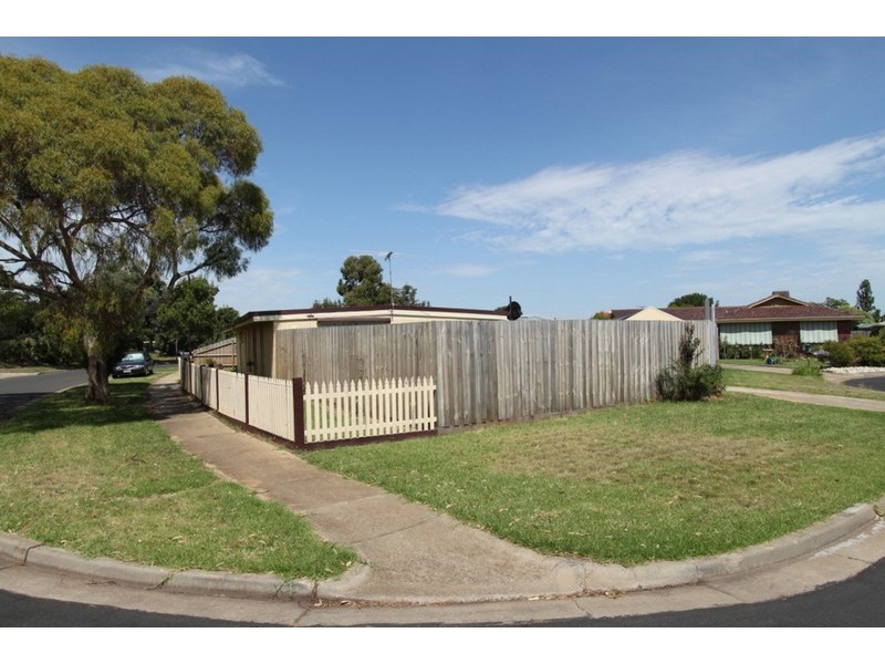 1 Berkley Place, Melton West VIC 3337