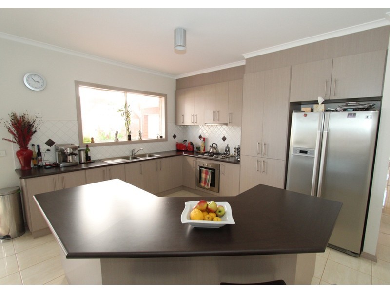 18 Black Knight Way, Kurunjang VIC 3337