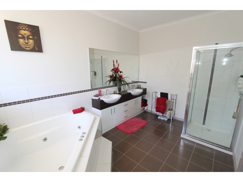 18 Black Knight Way, Kurunjang VIC 3337