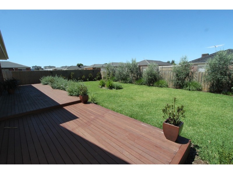 18 Black Knight Way, Kurunjang VIC 3337