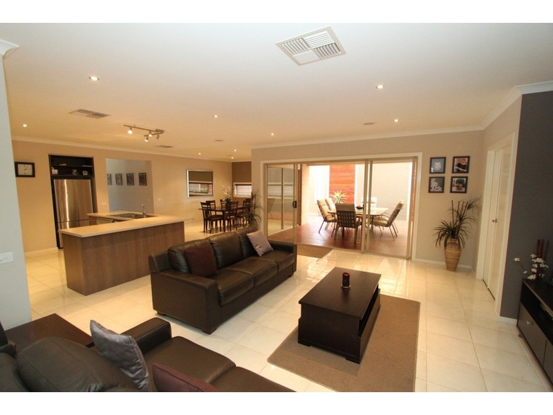 3 Nicholas Place, Brookfield VIC 3338