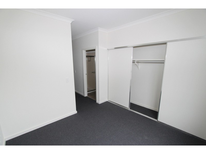 25/9 Petrea Place, Melton West VIC 3337