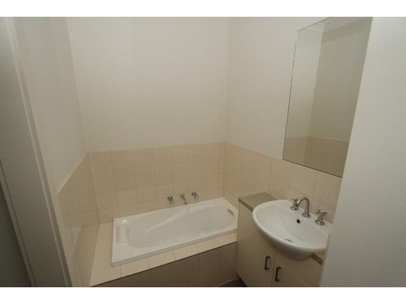 25/9 Petrea Place, Melton West VIC 3337