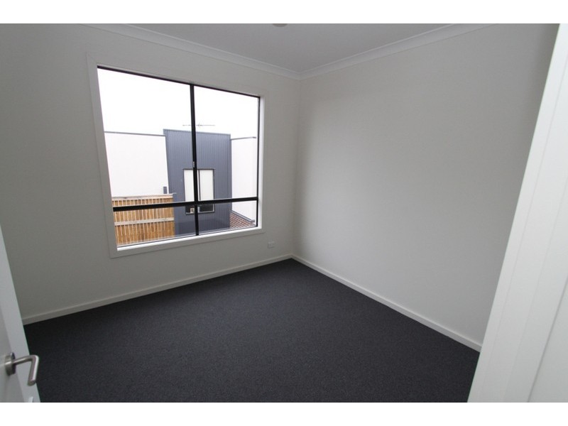 25/9 Petrea Place, Melton West VIC 3337