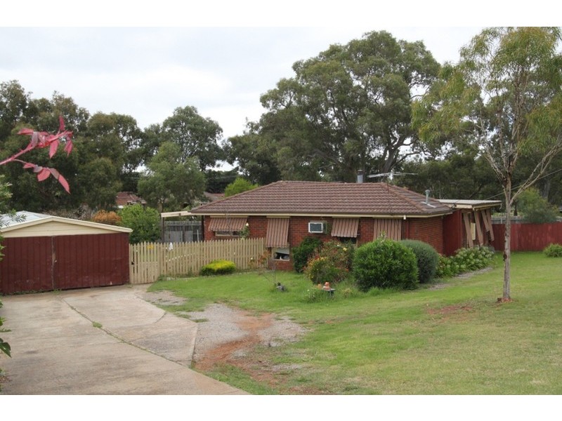 2 Raleighs Road, Melton VIC 3337