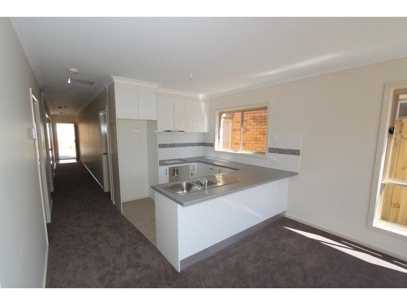 7/4 Black Knight Way, Melton VIC 3337