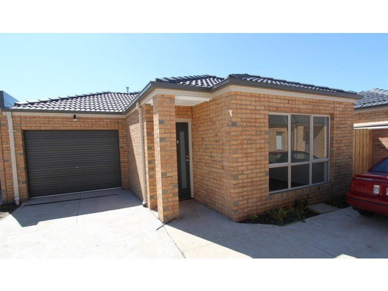 7/4 Black Knight Way, Melton VIC 3337