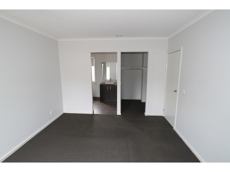 16 Colonus Street, Melton VIC 3337