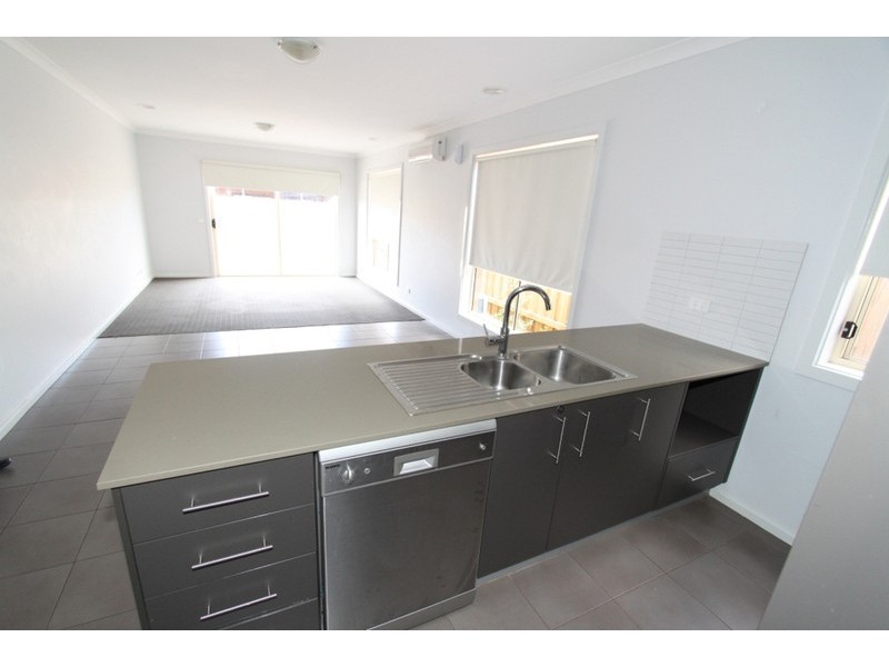 16 Colonus Street, Melton VIC 3337