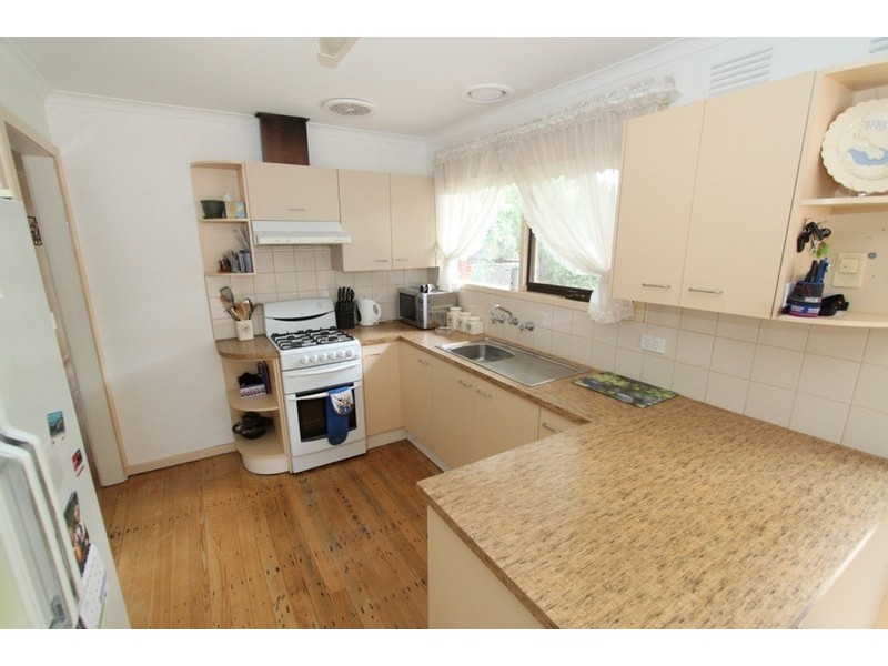 5 Devon Place, Melton VIC 3337