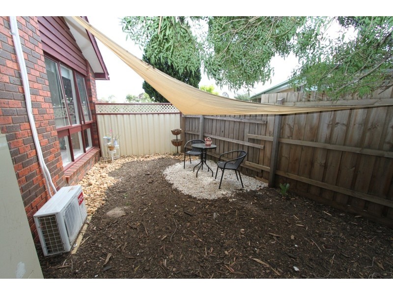 5 Devon Place, Melton VIC 3337