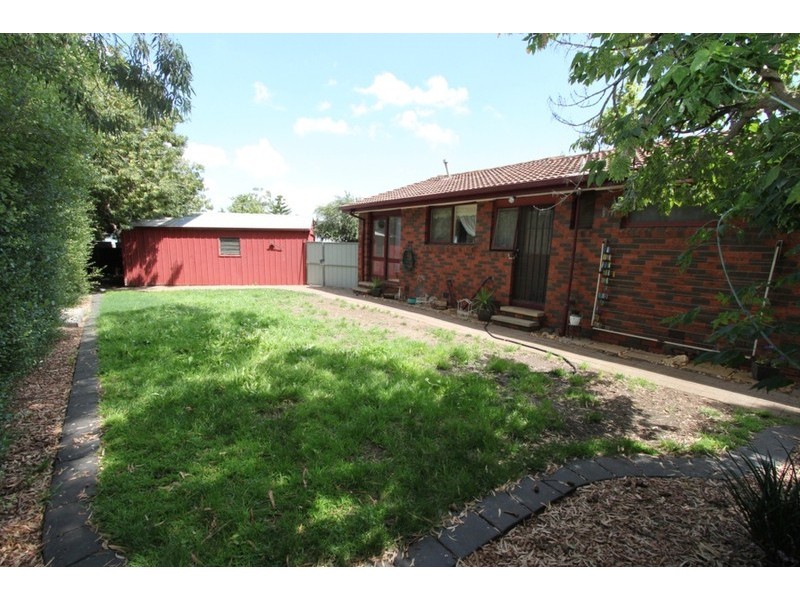 5 Devon Place, Melton VIC 3337