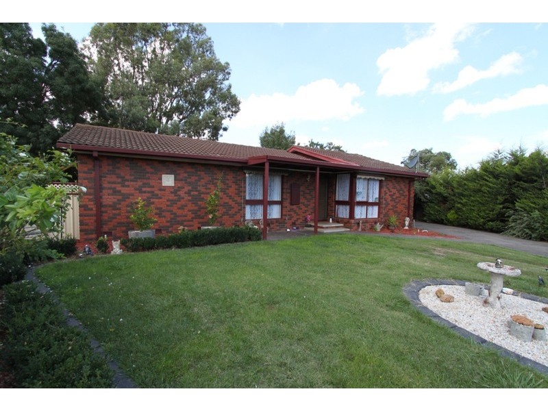 5 Devon Place, Melton VIC 3337