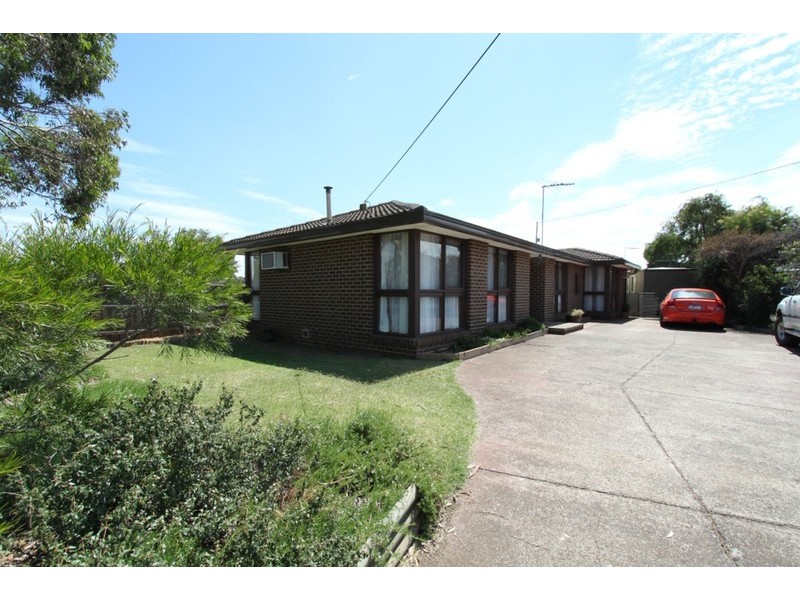 42 Oldershaw Road, Melton VIC 3337