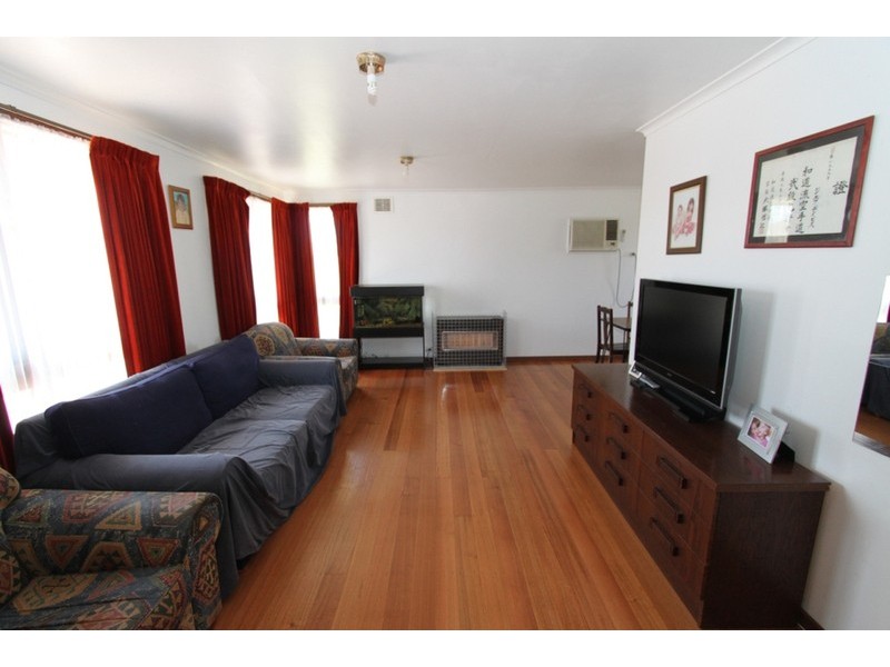 42 Oldershaw Road, Melton VIC 3337