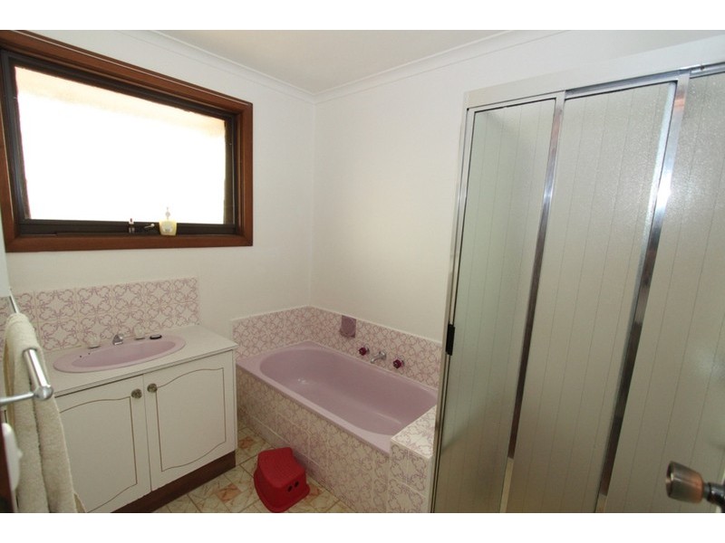 42 Oldershaw Road, Melton VIC 3337