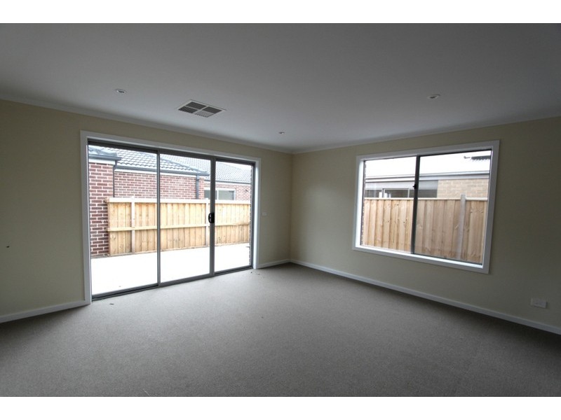 91a Longtree Drive, Melton VIC 3337