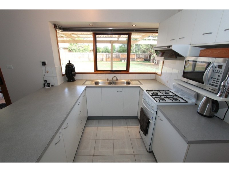 12 Kacatica Place, Brookfield VIC 3338