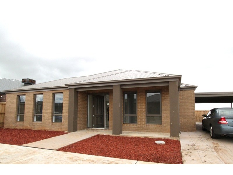 2/91 Longtree Drive, Melton VIC 3337