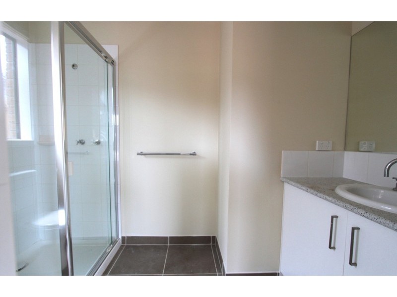 2/91 Longtree Drive, Melton VIC 3337