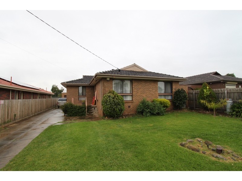 33 Westcott Parade, Rockbank VIC 3335