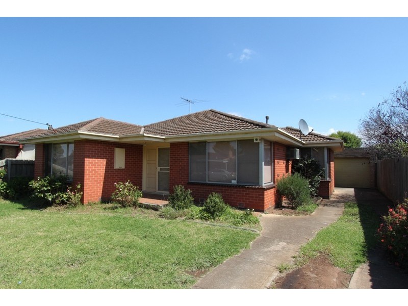 7 Connell Drive, Melton South VIC 3338