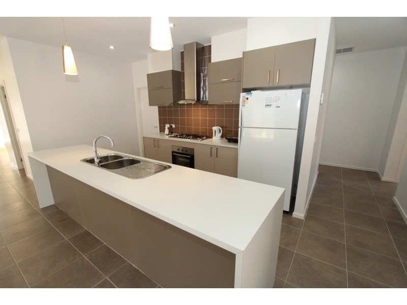 17 Longtree Drive, Melton West VIC 3337