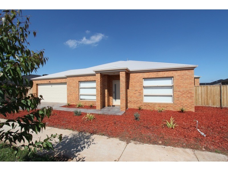17 Longtree Drive, Melton West VIC 3337